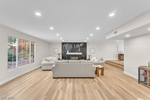 2868 Vista Del Sol Avenue, Las Vegas, NV 89120