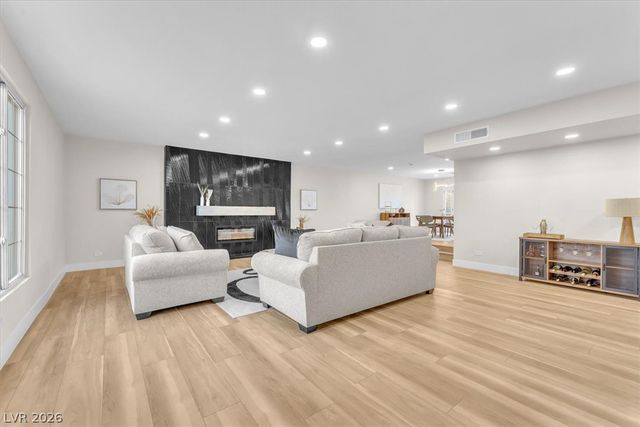 2868 Vista Del Sol Avenue, Las Vegas, NV 89120