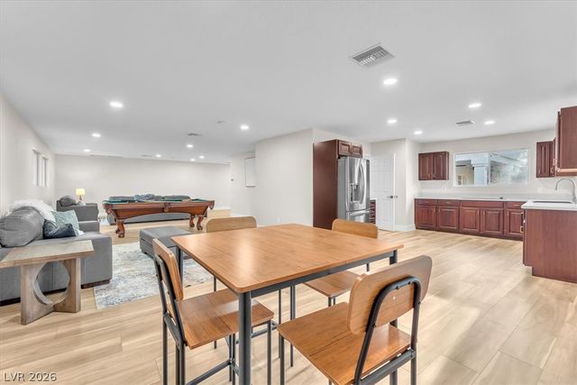 2868 Vista Del Sol Avenue, Las Vegas, NV 89120