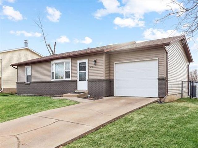 6248 Hillandale Road, Davenport, IA 52806