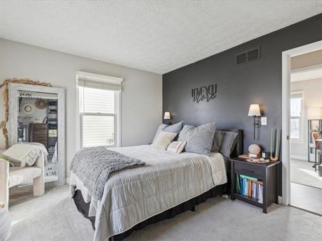 6248 Hillandale Road, Davenport, IA 52806
