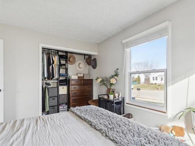 6248 Hillandale Road, Davenport, IA 52806