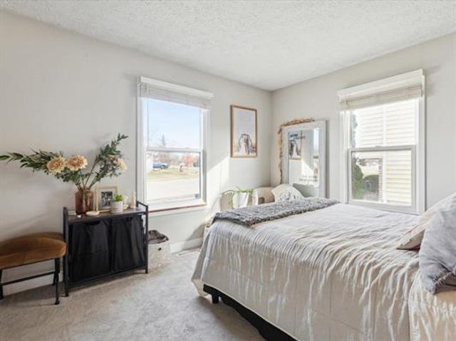 6248 Hillandale Road, Davenport, IA 52806