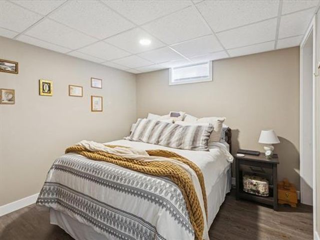 6248 Hillandale Road, Davenport, IA 52806