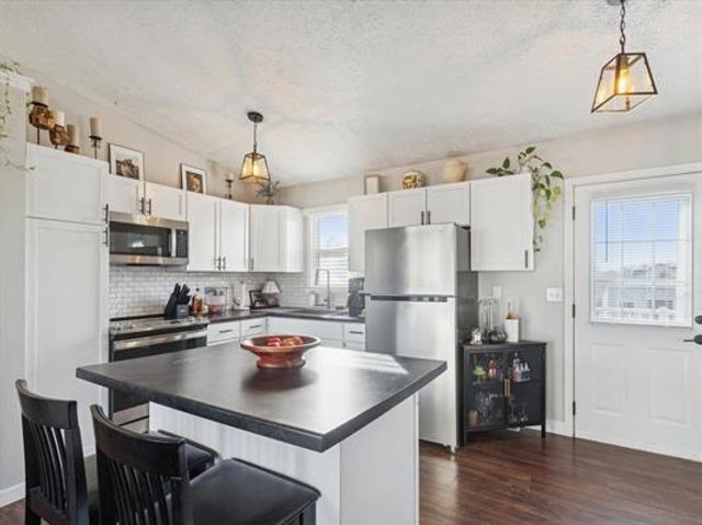 6248 Hillandale Road, Davenport, IA 52806
