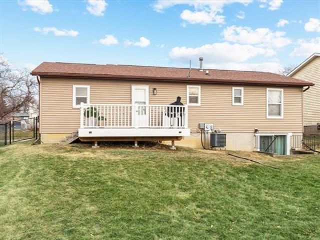 6248 Hillandale Road, Davenport, IA 52806