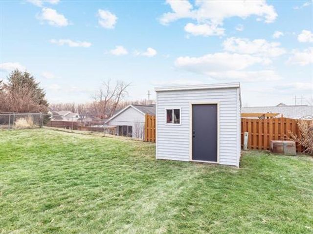 6248 Hillandale Road, Davenport, IA 52806