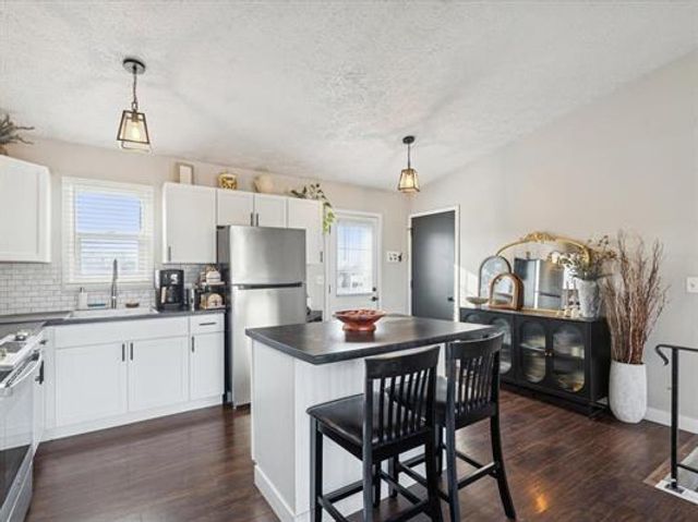 6248 Hillandale Road, Davenport, IA 52806