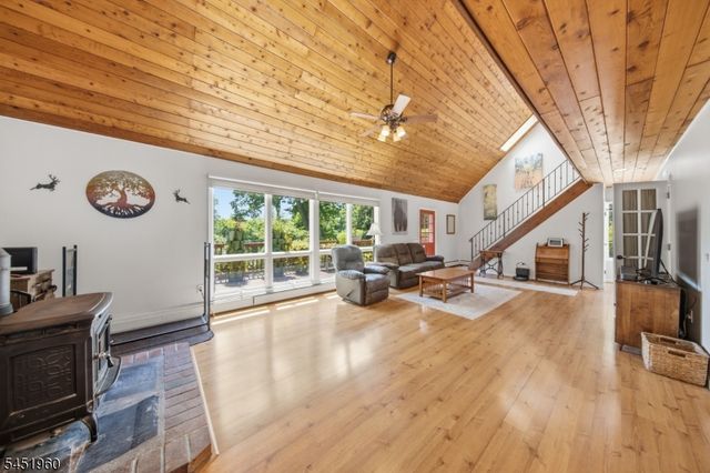 26 Lake Shore Rd W, Hardyston Twp., NJ 07460