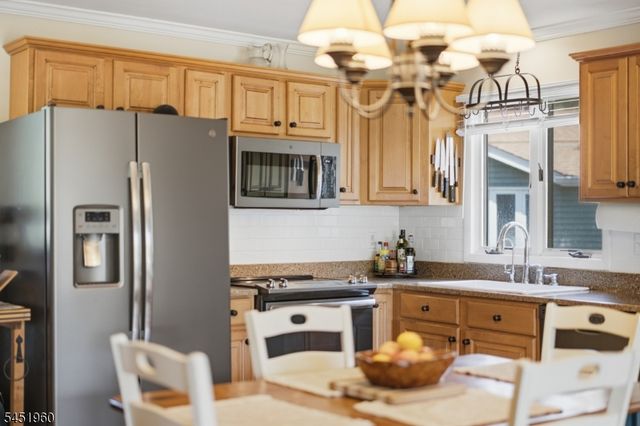 26 Lake Shore Rd W, Hardyston Twp., NJ 07460