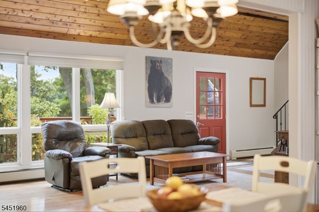 26 Lake Shore Rd W, Hardyston Twp., NJ 07460