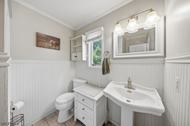 26 Lake Shore Rd W, Hardyston Twp., NJ 07460