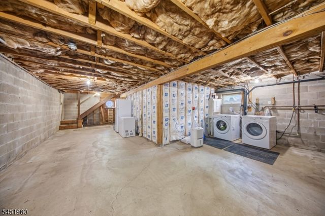 26 Lake Shore Rd W, Hardyston Twp., NJ 07460