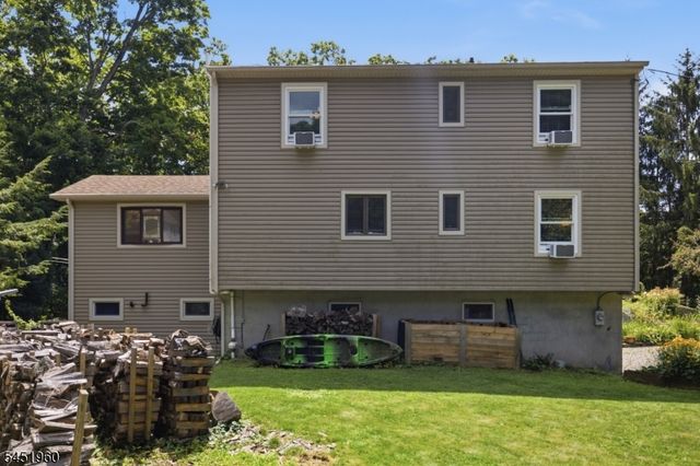 26 Lake Shore Rd W, Hardyston Twp., NJ 07460