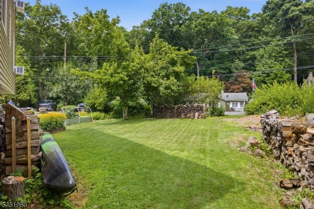 26 Lake Shore Rd W, Hardyston Twp., NJ 07460