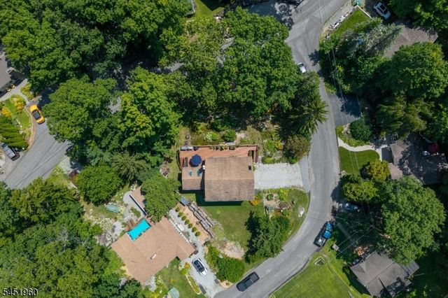 26 Lake Shore Rd W, Hardyston Twp., NJ 07460