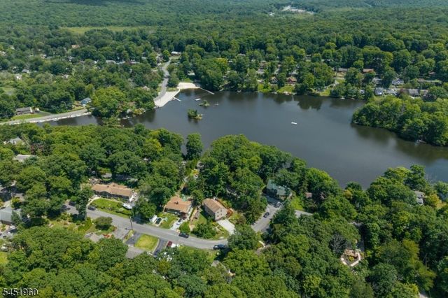 26 Lake Shore Rd W, Hardyston Twp., NJ 07460