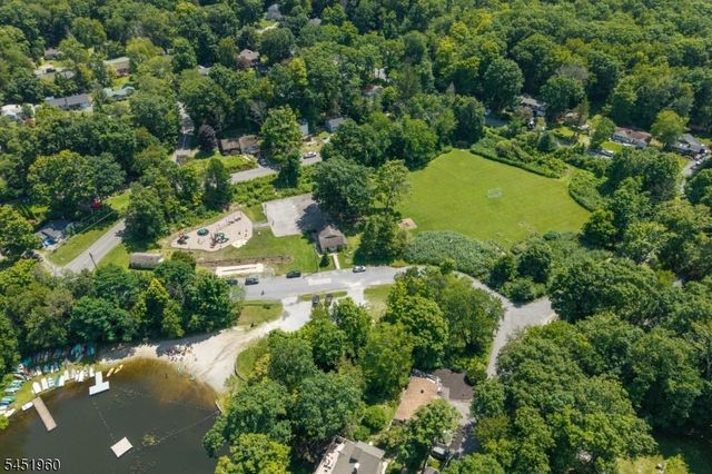 26 Lake Shore Rd W, Hardyston Twp., NJ 07460