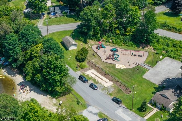 26 Lake Shore Rd W, Hardyston Twp., NJ 07460