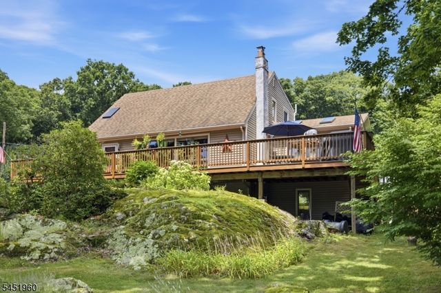 26 Lake Shore Rd W, Hardyston Twp., NJ 07460