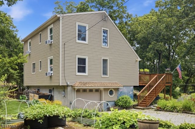 26 Lake Shore Rd W, Hardyston Twp., NJ 07460