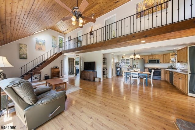 26 Lake Shore Rd W, Hardyston Twp., NJ 07460