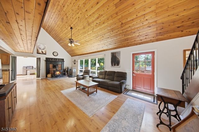 26 Lake Shore Rd W, Hardyston Twp., NJ 07460