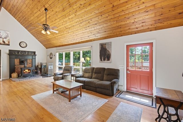 26 Lake Shore Rd W, Hardyston Twp., NJ 07460