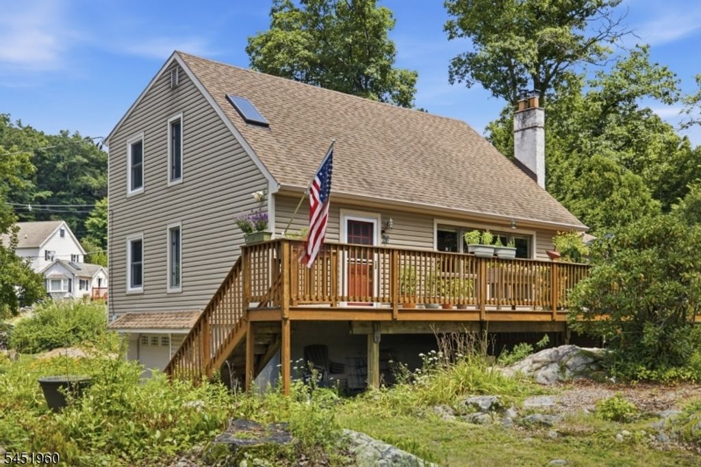 26 Lake Shore Rd W, Hardyston Twp., NJ 07460