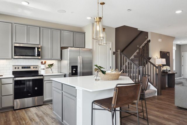17976 Genoa Drive, Lakeville, MN 55044