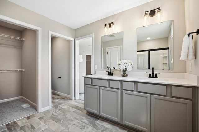 17976 Genoa Drive, Lakeville, MN 55044