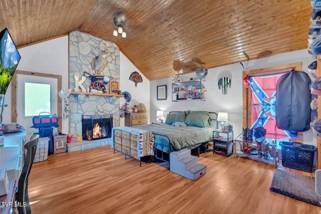 133 Deacon Creek Road, Erwin, TN 37650