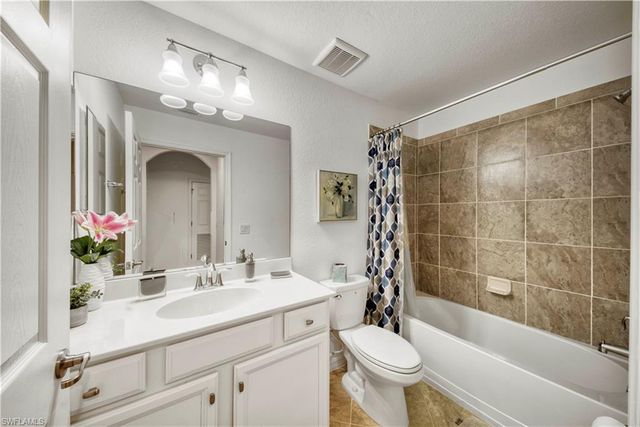 9572 Trevi CT 5017, Naples, FL 34113