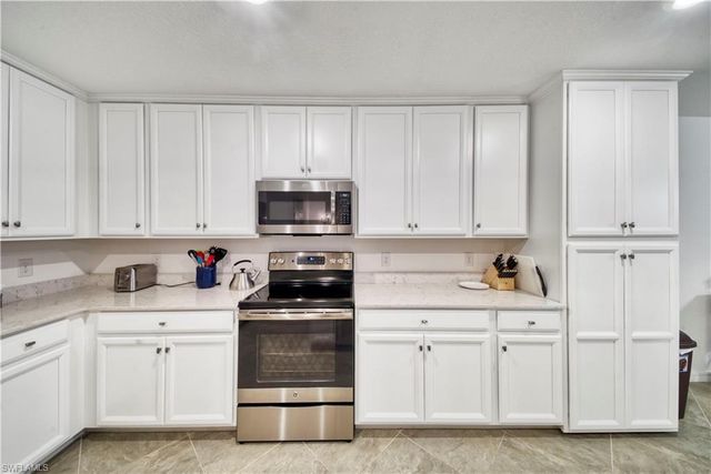9572 Trevi CT 5017, Naples, FL 34113