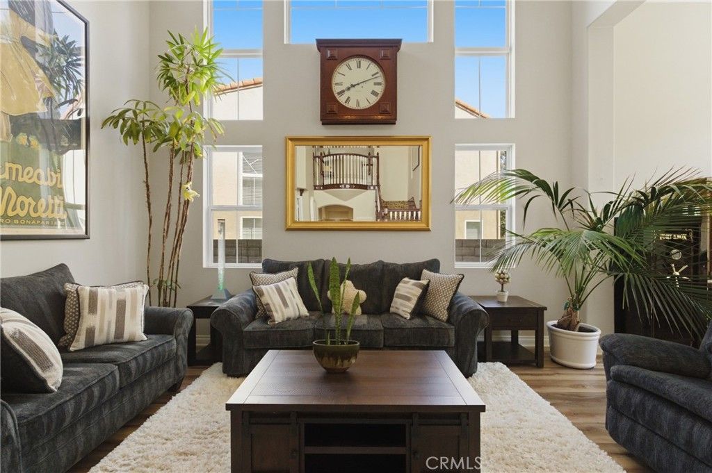 Image 4 of property listing at 25120 Southwind Court, Stevenson Ranch, CA 91381