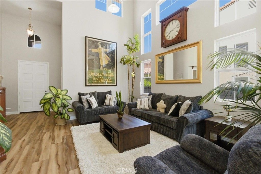 Image 5 of property listing at 25120 Southwind Court, Stevenson Ranch, CA 91381