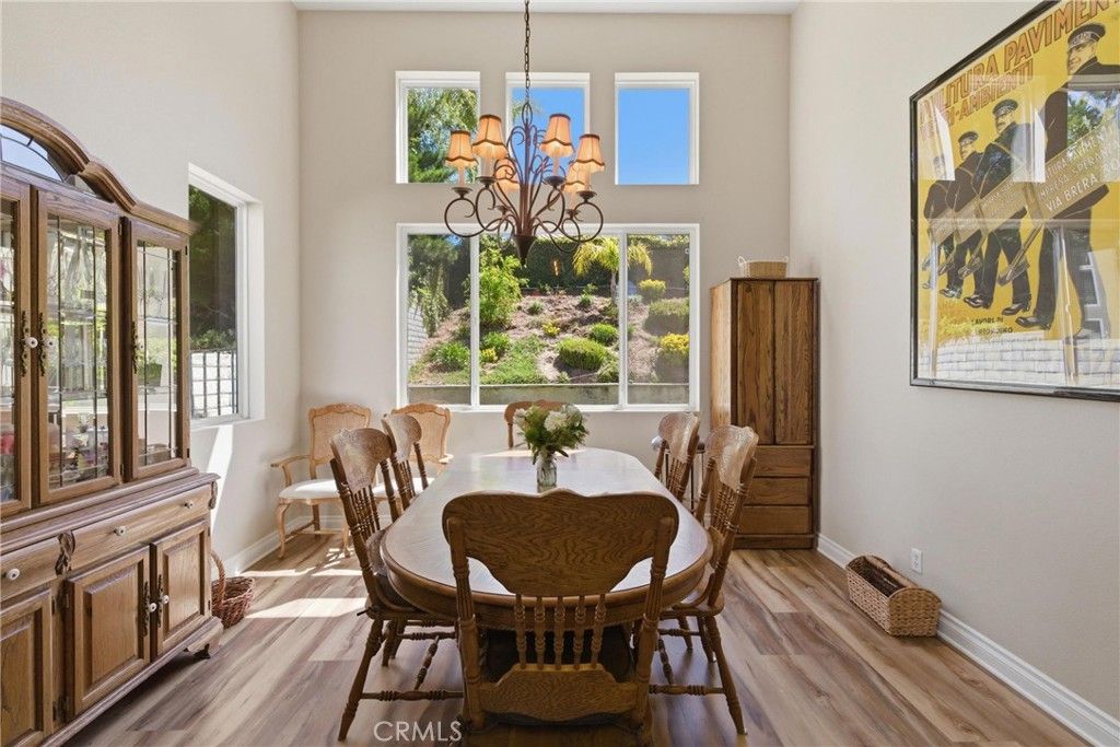 Image 6 of property listing at 25120 Southwind Court, Stevenson Ranch, CA 91381