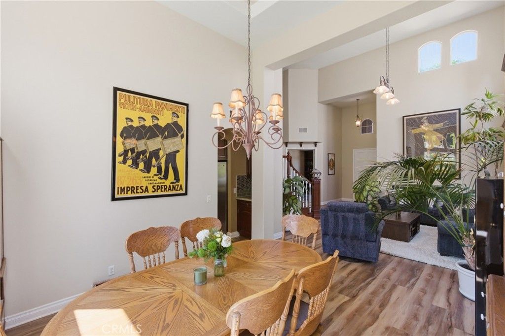 Image 7 of property listing at 25120 Southwind Court, Stevenson Ranch, CA 91381