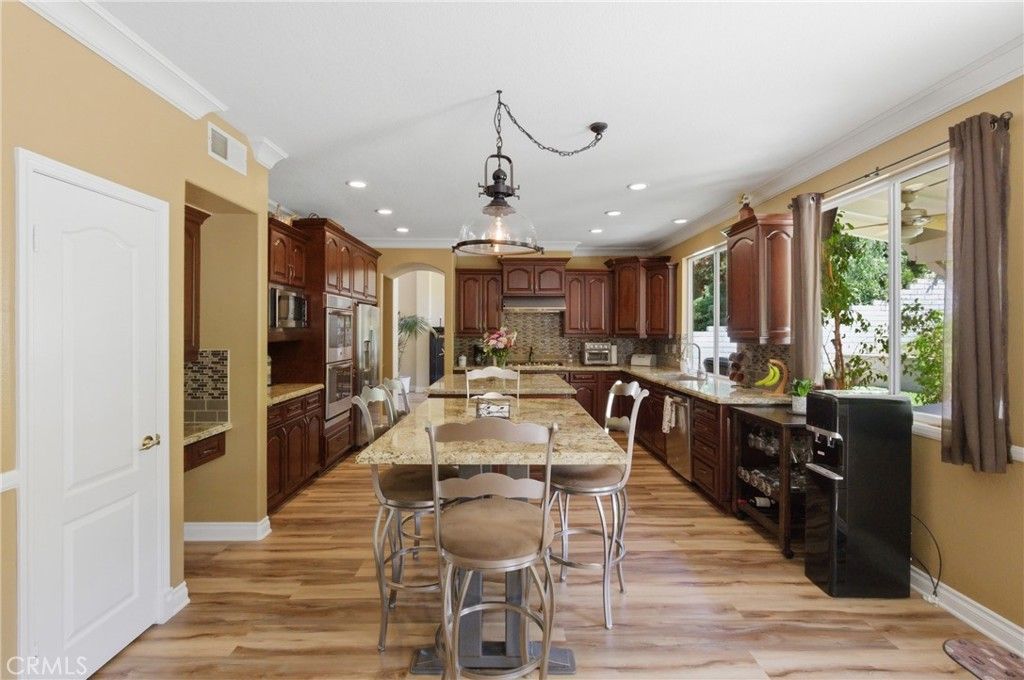 Image 8 of property listing at 25120 Southwind Court, Stevenson Ranch, CA 91381