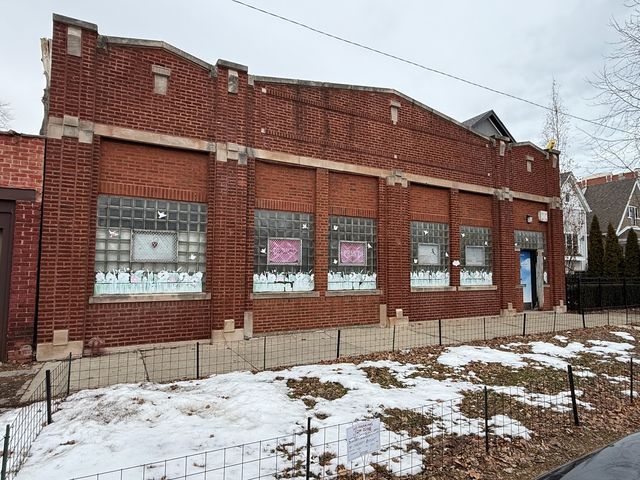 3340 N Ravenswood Avenue N, Chicago, IL 60657