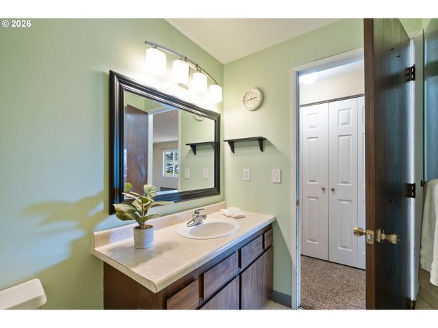 702 ASH Ave, Tillamook, OR 97141