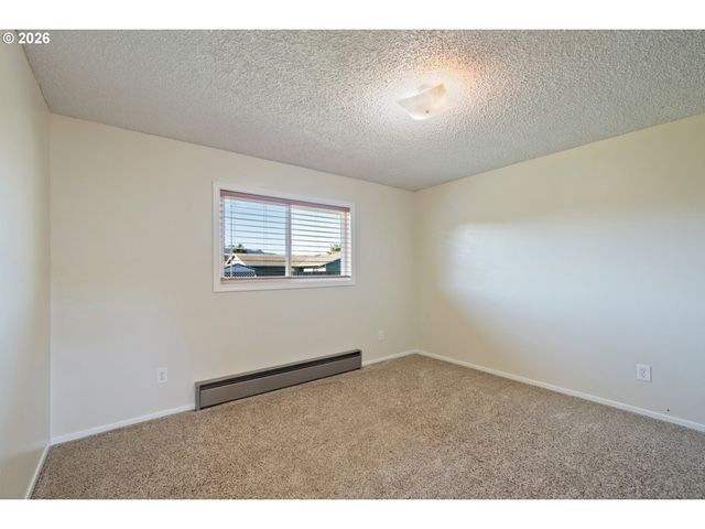 702 ASH Ave, Tillamook, OR 97141