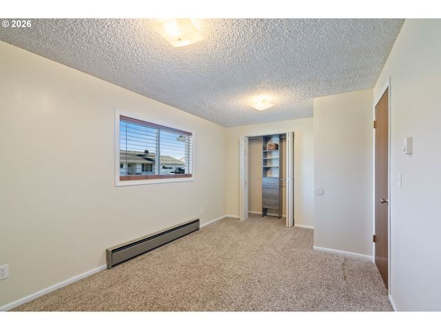 702 ASH Ave, Tillamook, OR 97141