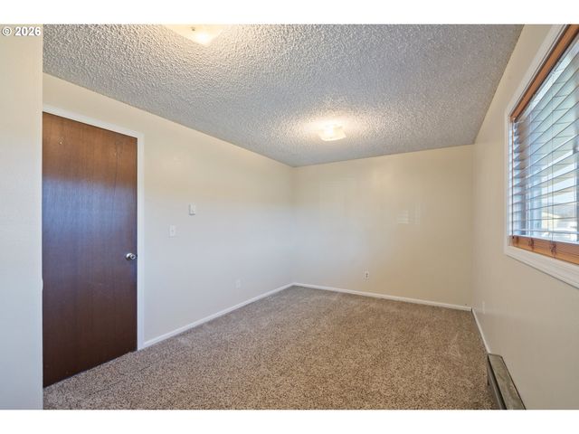702 ASH Ave, Tillamook, OR 97141