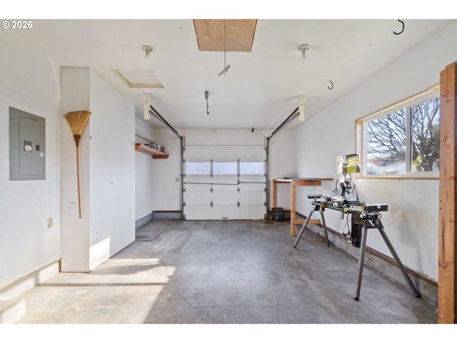 702 ASH Ave, Tillamook, OR 97141