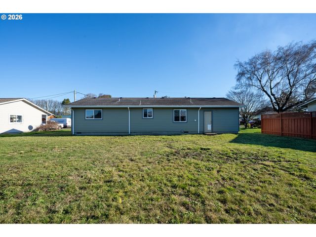 702 ASH Ave, Tillamook, OR 97141