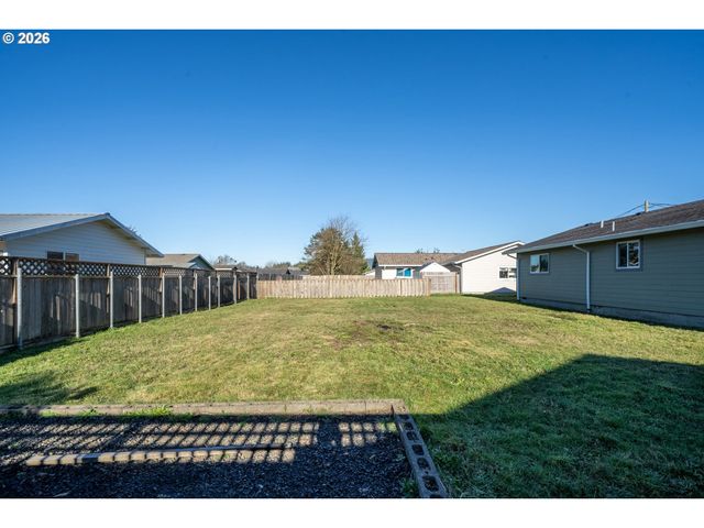 702 ASH Ave, Tillamook, OR 97141