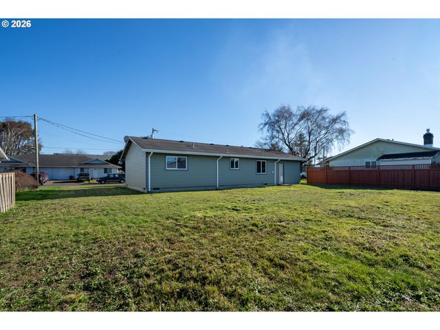 702 ASH Ave, Tillamook, OR 97141