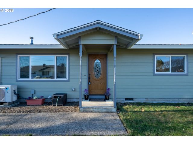 702 ASH Ave, Tillamook, OR 97141