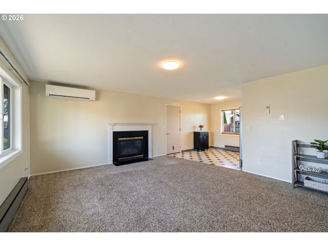 702 ASH Ave, Tillamook, OR 97141